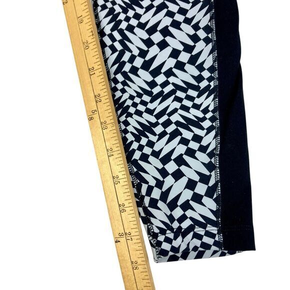 Nike Legendary Athletic Leggings M Black Gray Print Performance Workout Stretchy - Picture 14 of 16